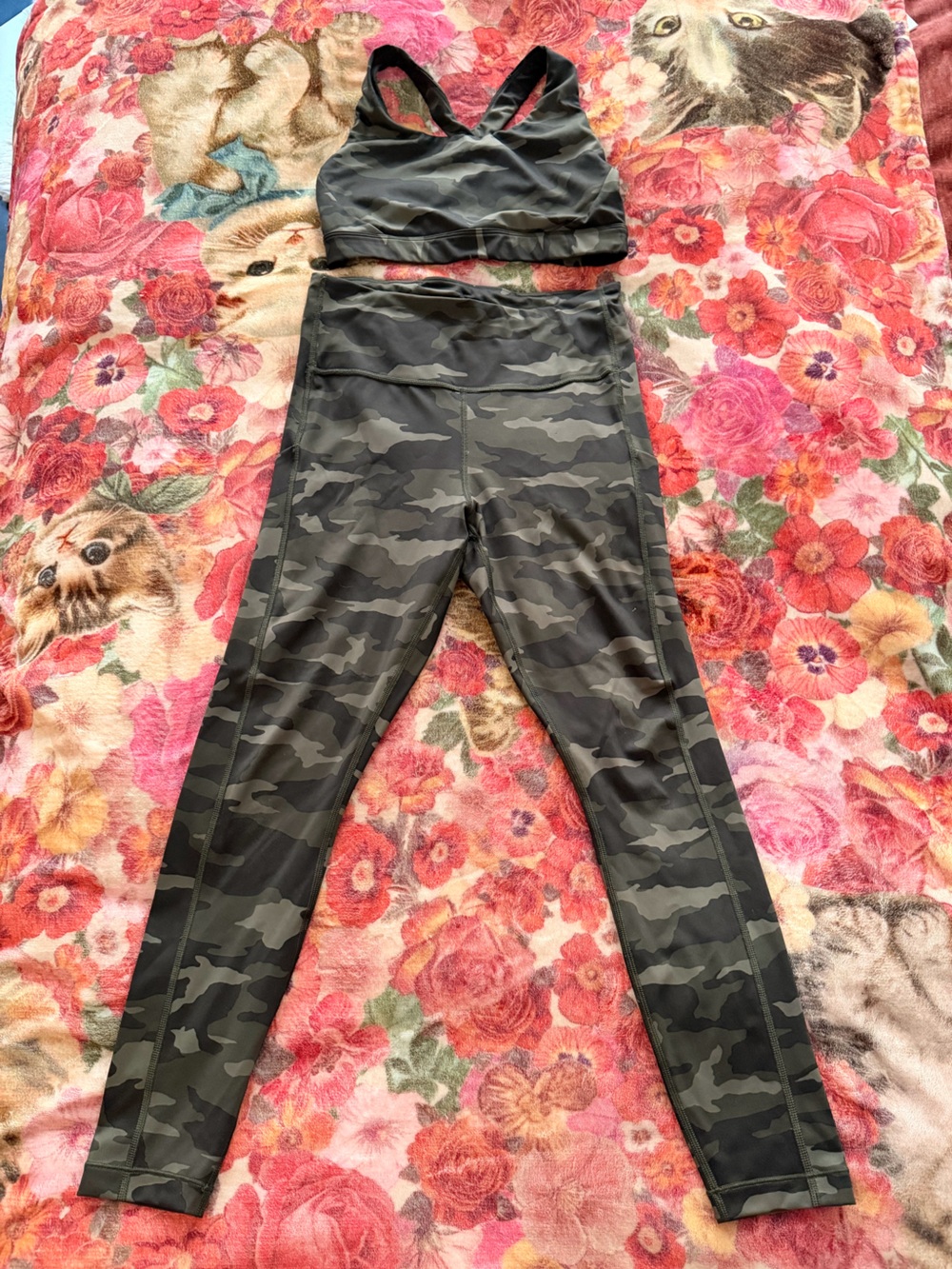 Athleta Green Gray Camouflage Leggings Sports Bra Matching Yoga Pilates Gym Set